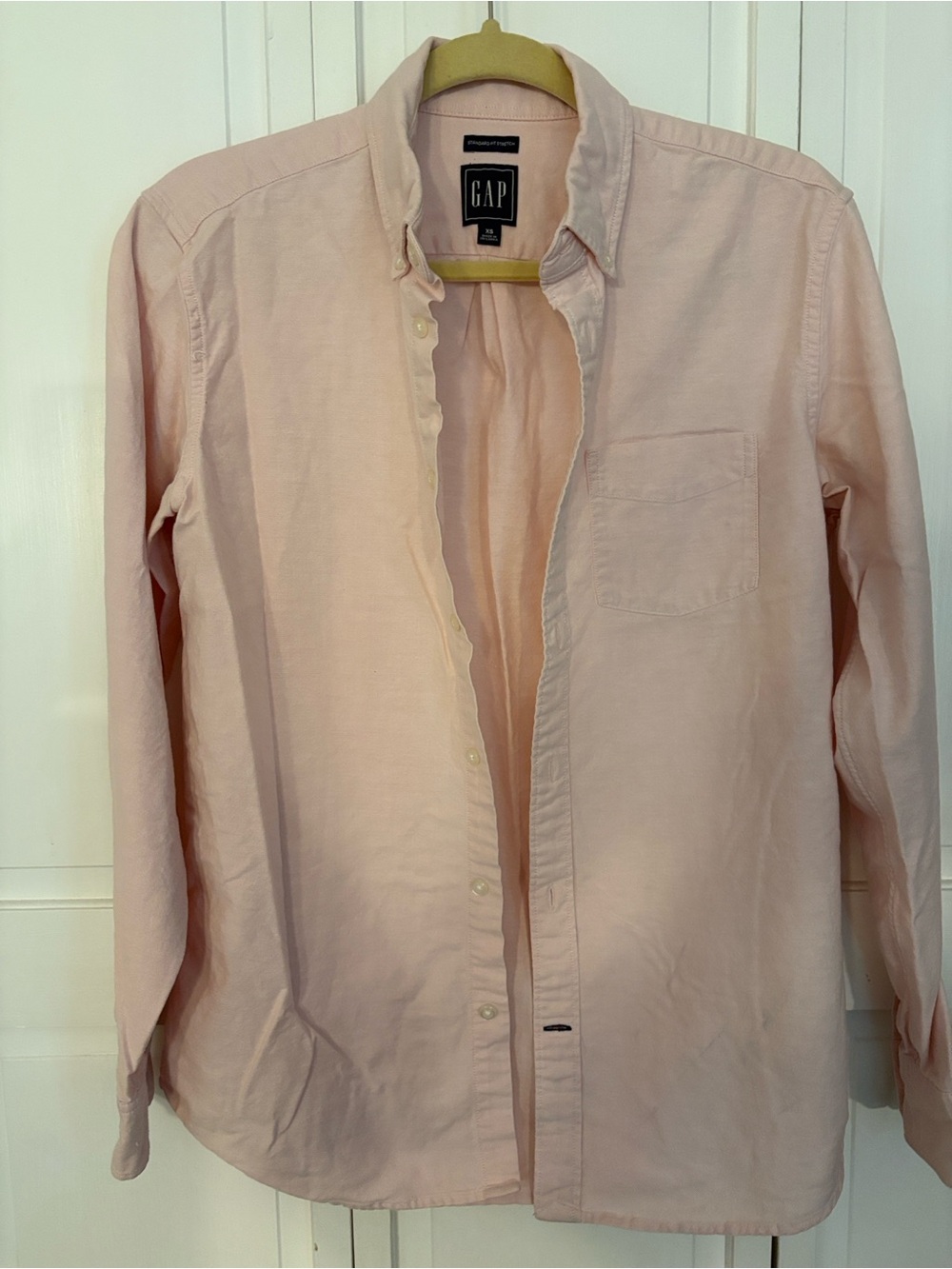 GAP Men’s Pale Pink Long-Sleeve Button-Down Shirt